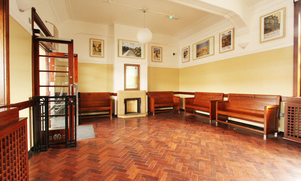 Refurbished waiting room at Leamington station